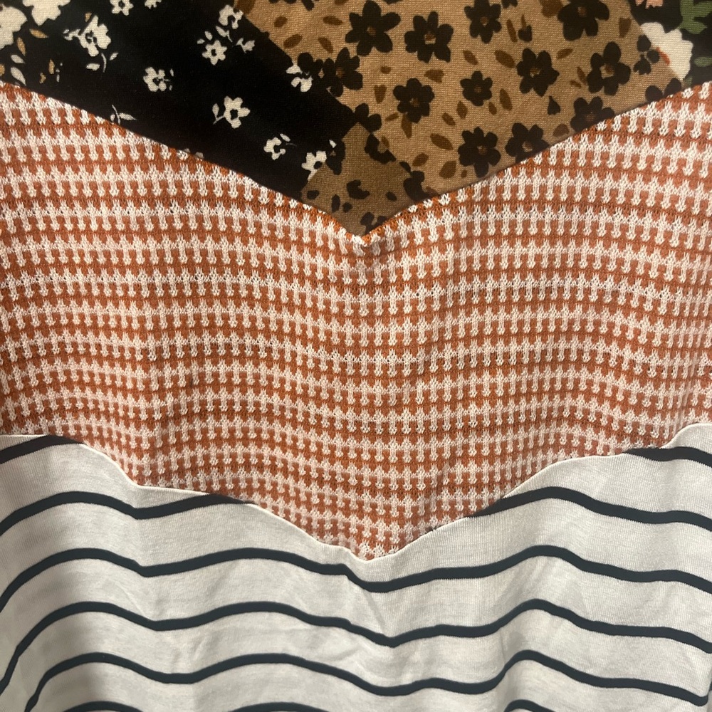 NEW Haptics BLACK RUST & IVORY CHEVRON COLOR BLOCK LONG SLEEVE TOP SIZES S,M,L - Picture 4 of 5